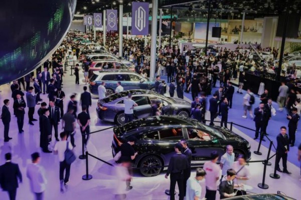 聚焦成都车展：尊界S800如何突破传统，定义新豪华